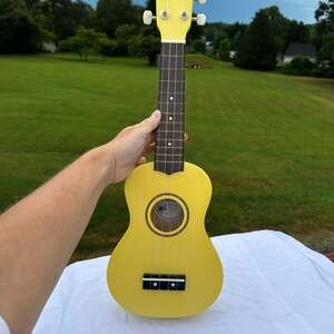Ukulele!  Savannah SU-105 Classic Soprano in Yellow